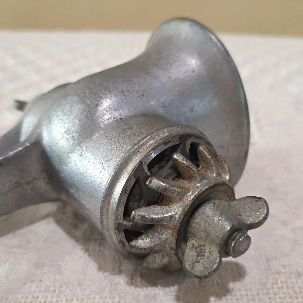 Vintage Universal No 2 Meat Grinder Food Chopper Manual Hand Crank USA Cast Iron